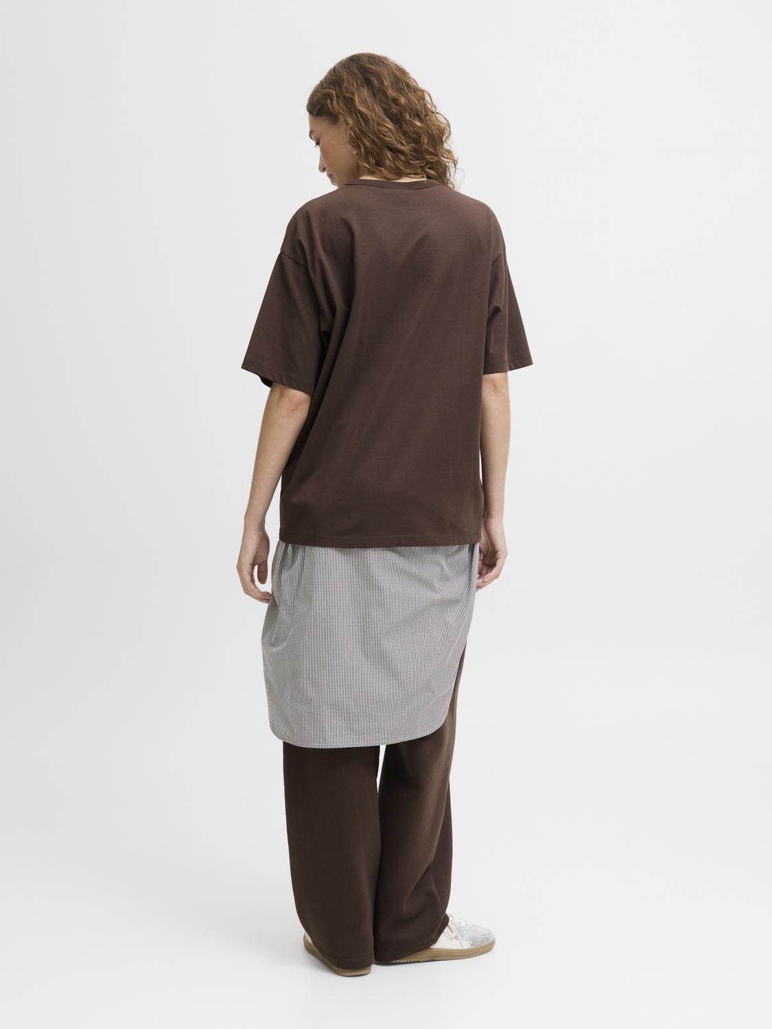 model_shot-back